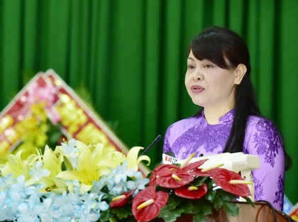 Đồng chí Nguyễn Thị Thu Hà- Phó Bí thư Tỉnh ủy khóa IX báo cáo kết quả phiên họp trù bị.