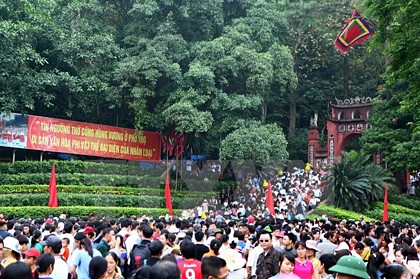 Lễ Giỗ Tổ Hùng Vương tại Đền Hùng, Phú Thọ luôn thu hút đông đảo người dân. (Nguồn: TTXVN)