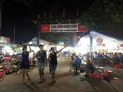 Chợ đêm Dinh Cậu sau tháng 6/2016 sẽ chỉ còn là ký ức với du khách khi đến Phú Quốc - Ảnh: N.Triều