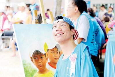 Họa sĩ trẻ Lê Minh Châu và những bức tranh nuôi dưỡng ước mơ.