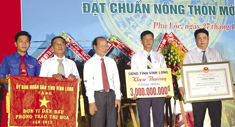 Phú Lộc đã dẫn đầu phong trào thi đua “Chung sức xây dựng nông thôn nới” ngoài các xã điểm.