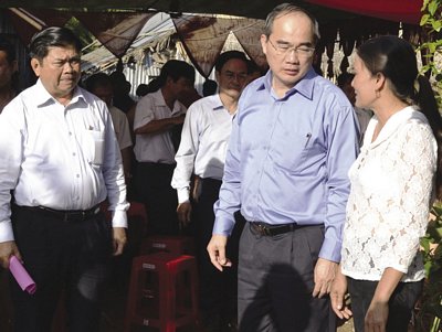 Chủ tịch Ủy ban Trung ương MTTQ Việt Nam Nguyễn Thiện Nhân trong chuyến công tác tại Vĩnh Long đã đến thăm Hợp tác xã Dịch vụ nông nghiệp Xuân Hiệp. 