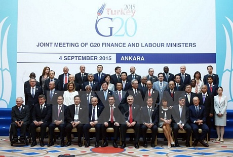 Các Bộ trưởng Tài chính và Thống đốc Ngân hàng nhóm G20 chụp ảnh chung tại Hội nghị Bộ trưởng Tài chính và Thống đốc Ngân hàng G20 ở Thổ Nhĩ Kỳ tháng 9/2015. (Ảnh: AFP/TTXVN)
