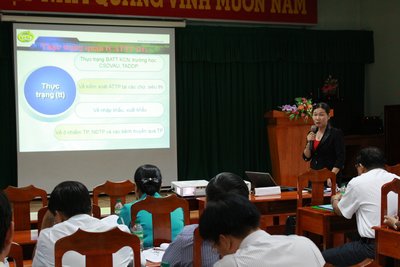 Bà Th.S.BS Nguyễn Thị Yến Nhi trình bày trong hội thảo.