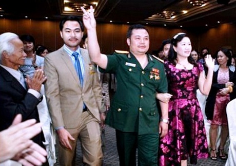 Chủ tịch HĐQT Công ty Liên Kết Việt - Lê Xuân Giang mặc quân phục vừa bị cơ quan điều tra bắt giữ về hành vi lừa đảo bán hàng đa cấp