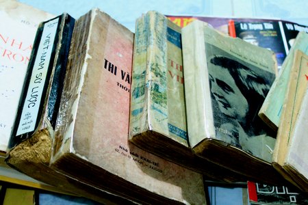 Sách cũ: Thời gian dừng lại ở những cuốn sách mà tuổi đời có khi còn nhiều hơn cả người chủ đang sở hữu chúng