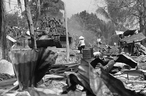  Xe tăng của quân giải phóng cách Sài Gòn hơn 96 km.