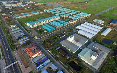 Khu công nghiệp Hòa Phú (giai đoạn 1) lấp đầy 100% diện tích. Ảnh: VINH HIỂN