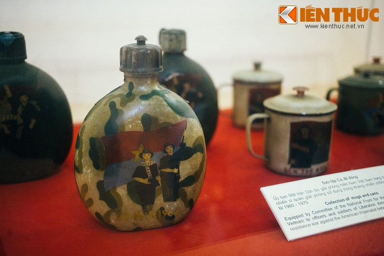Sưu tập ca, bi đông UB Mặt trận Dân tộc giải phóng miền Nam Việt Nam trang bị cho cán bộ chiến sĩ quân Giải phóng sử dụng trong kháng chiến chống Mỹ từ 1960 - 1975.