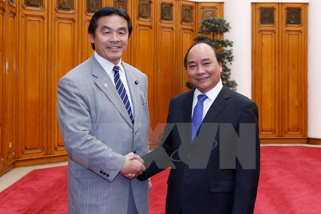 Thủ tướng Nguyễn Xuân Phúc tiếp ông Hiroshi Hase, Bộ trưởng Bộ Giáo dục, Văn hóa, Thể thao, Khoa học và Công nghệ Nhật Bản. (Ảnh: Thống Nhất/TTXVN)