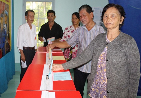 Bà Võ Thị Ngọc Trang- ấp Thành Trí cùng gia đình có 4 người đi bầu.