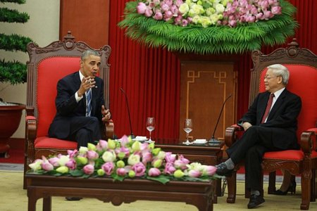 Tổng thống Mỹ Obama và Tổng bí thư Nguyễn Phú Trọng trong buổi chào xã giao - Ảnh: Nguyễn Khánh