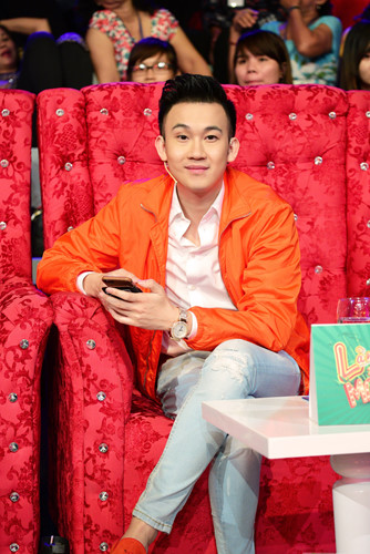 Song song với việc đi diễn, Dương Triệu Vũ cũng đang nhanh chóng hoàn tất sản phẩm âm nhạc kết hợp với “ông hoàng nhạc Việt” Đàm Vĩnh Hưng và sẽ sớm ra mắt công chúng sau khi hoàn thành.