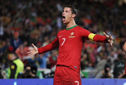 7. Cristiano Ronaldo (Bồ Đào Nha, 6 bàn) - EURO 2004, 2008, 2012.