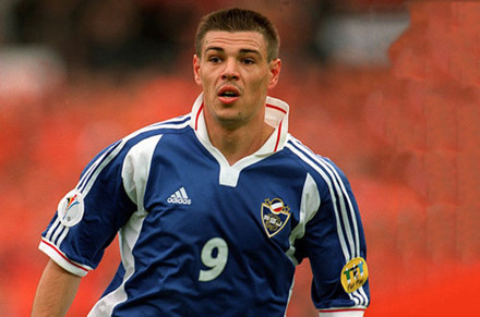  9. Savo Milosevic (Serbia, 5 bàn) - EURO 2000.