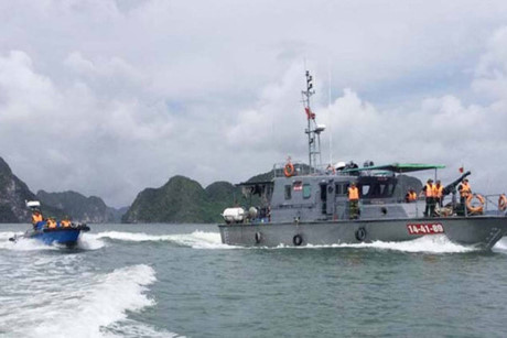 Tàu của Quảng Ninh tham gia tìm kiếm cứu nạn