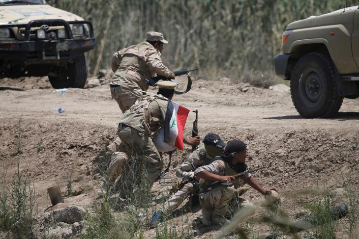 An ninh Iraq giao chiến với chiến binh IS gần Fallujah.