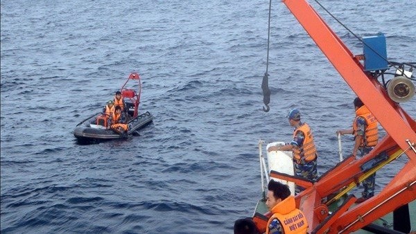 Lực lượng cảnh sát biển tham gia tìm kiếm CASA-212. Ảnh: CSB Việt Nam