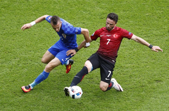 Bồ Đào Nha sẽ phải đề phòng Ivan Perisic (trái), cầu thủ có phong độ cực cao của Croatia - Ảnh: Reuters