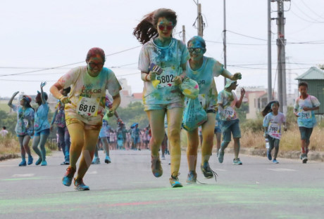 Đường chạy sắc màu là sự kiện thể thao sống động và độc đáo nhất Việt Nam.