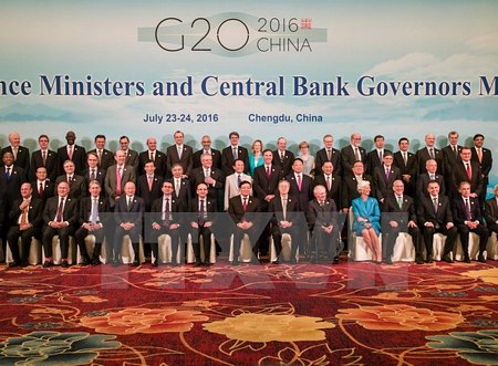 Các Bộ trưởng Tài chính và thống đốc ngân hàng G20 chụp ảnh chung tại hội nghị ngày 24/7. (Nguồn: EPA/TTXVN)