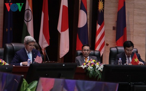 Phó Thủ tướng, Bộ trưởng Ngoại giao Phạm Bình Minh tham dự Hội nghị.