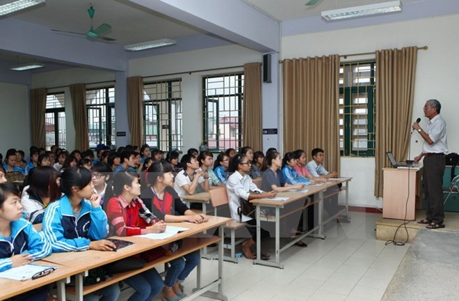 Giờ học của sinh viên Khoa Quản trị doanh nghiệp tại giảng đường Trường Đại học Thương mại. (Ảnh: Quý Trung/TTXVN)