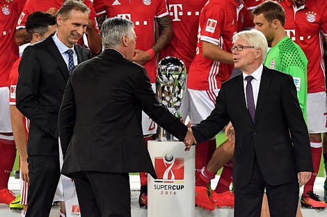Chiến thắng Dortmund với tỷ số 2-0, thầy trò Ancelotti giành siêu Cup nước Đức. Đây là danh hiệu đầu tiên của HLV Ancelotti với Bayern.