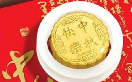 Nhiều người lợi dụng dịp Tết Trung Thu để mua bánh bằng vàng biếu sếp (Ảnh: Superadrianme .com)