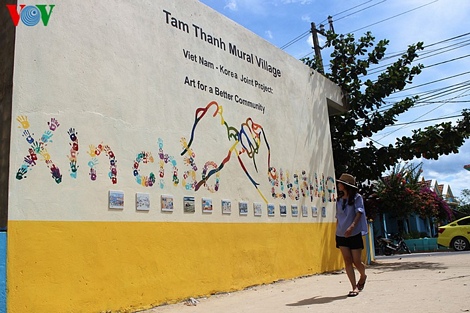 Cách Hội An khoảng 40km, làng bích họa Tam Thanh (Quảng Nam) đang là một địa chỉ du lịch mới cực 