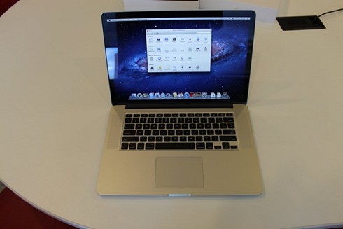Macbook Pro với màn hình Retina.