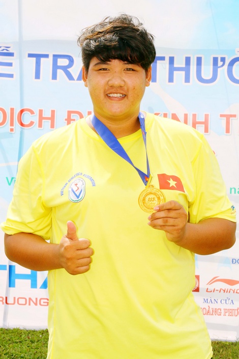 VĐV Nguyễn Thị Hồng Thương với cú đúp tại mùa giải trẻ 2016.