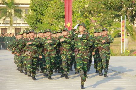 Lực lượng vũ trang tỉnh Vĩnh Long luôn phát huy truyền thống trung thành, đoàn kết, bám trụ, anh dũng, chiến thắng. Ảnh: NGUYỄN THỊNH