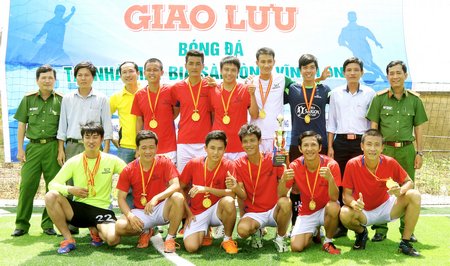 Đội Công ty CPTM Bia Sài Gòn Sông Tiền giành cúp vô địch của giải.