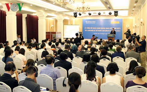 Lễ công bố Sách Xanh ngoại giao Việt Nam năm 2015.