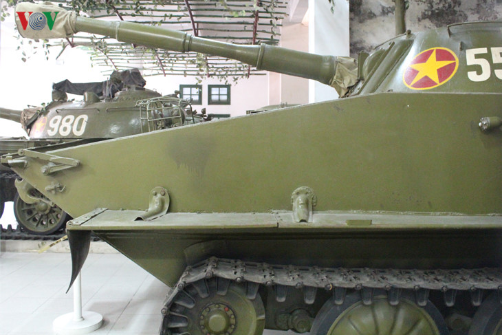 Xe 555 này đã lập chiến công vang dội trong các trận Tà Mây, Làng Vây (1968) và trong chiến dịch Đường 9-Nam Lào (1971), trở thành xe truyền thống đầu tiên của binh chủng tăng thiết giáp.