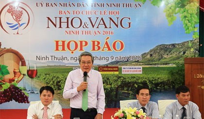 Phó Chủ tịch UBND tỉnh Lê Văn Bìn phát biểu tại buổi họp báo.