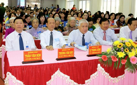 Bí thư Tỉnh ủy- Trần Văn Rón cùng các đồng chí lãnh đạo tỉnh tham dự Đại hội.