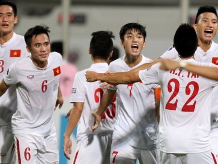 Các cầu thủ U19 Việt Nam vỡ òa cảm xúc giây phút vinh quang.Ảnh: AFC