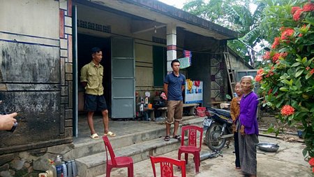 Người dân thôn Trung Thôn bức xúc khi thôn thu lại tiền hỗ trợ lũ lụt