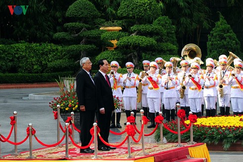 Chủ tich nước Trần Đại Quang chủ trì lễ đón chính thức Tổng thống Myanmar Htin Kyaw.