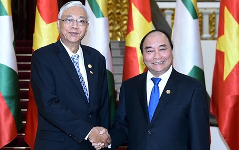 Thủ tướng Nguyễn Xuân Phúc tiếp Tổng thống Myanmar Htin Kyaw.