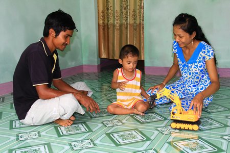  Với mái ấm nghĩa tình, nhiều hộ nghèo Khmer như gia đình chị Thạch Thị Phe (xã Tân Mỹ- Trà Ôn) sẽ không canh cánh lo chuyện nhà cửa mà tập trung làm ăn để thoát nghèo.