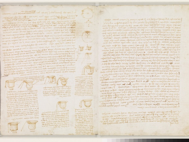 Thư viện rộng gần 200m2, có mái vòm và 2 kệ sách bí mật. Đây cũng là nơi cất giữ bản Codex Leicester viết tay của Leonardo Da Vinci mà Gates đã mua với giá 30,8 triệu USD vào năm 1994.