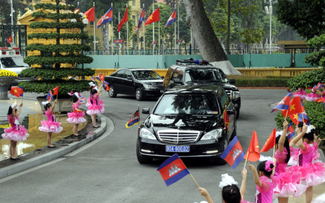 Đây là chuyến thăm chính thức lần thứ hai của Thủ tướng Hun Sen sau khi được tái bổ nhiệm là Thủ tướng Campuchia nhiệm kỳ 5 (2013).