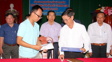 HTX Chôm chôm Bình Hòa Phước ký kết biên bản ghi nhớ tiêu thụ với Công ty CP Rau quả mekong- Tiền Giang.