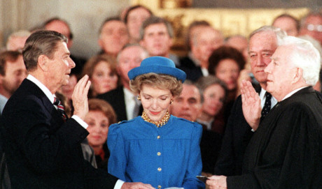 Tổng thống Ronald Reagan tuyên thệ nhậm chức nhiệm kỳ 2 ngày 21/1/1985. (Ảnh: AFP)