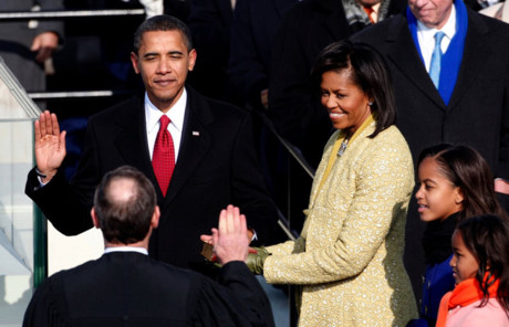Tổng thống Barack Obama tuyên thệ nhậm chức ngày 20/1/2009 trở thành Tổng thống da màu đầu tiên của nước Mỹ. (Ảnh: Reuters)