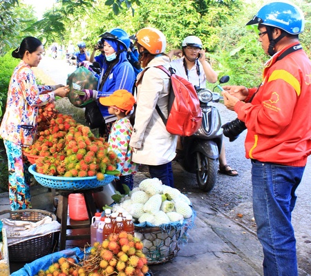 Để trái cây Vĩnh Long rộng đường vươn ra thị trường trong và ngoài nước.