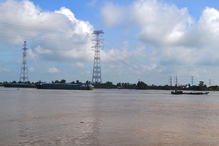 ĐBSCL- sông Mekong mang lại hơn một nửa sản lượng gạo của Việt Nam và đóng góp 1/3 GDP của đất nước này.